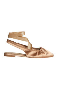 Bailarina de raso color bronce con lazada suelta, vista lateral izquierda, acabado brillante y cómodo

