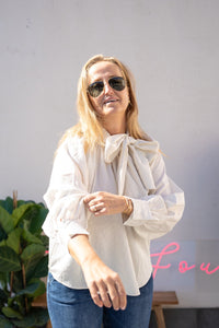 Blusa blanca con lazo en el cuello y manga larga abullonada, tejido ligero y estilo elegante AnnFou