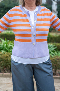 Chaqueta rayada en tonos malva y naranja con corte ajustado y manga larga